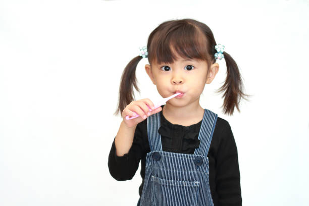 子どもが虫歯になったらどうする？歯医者での治療の進め方と予防法