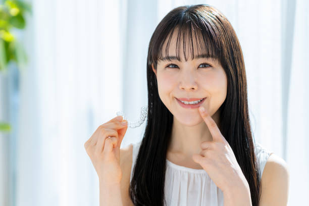 大人の矯正治療はいつから始めるべき？タイミングと気になるポイントを解説